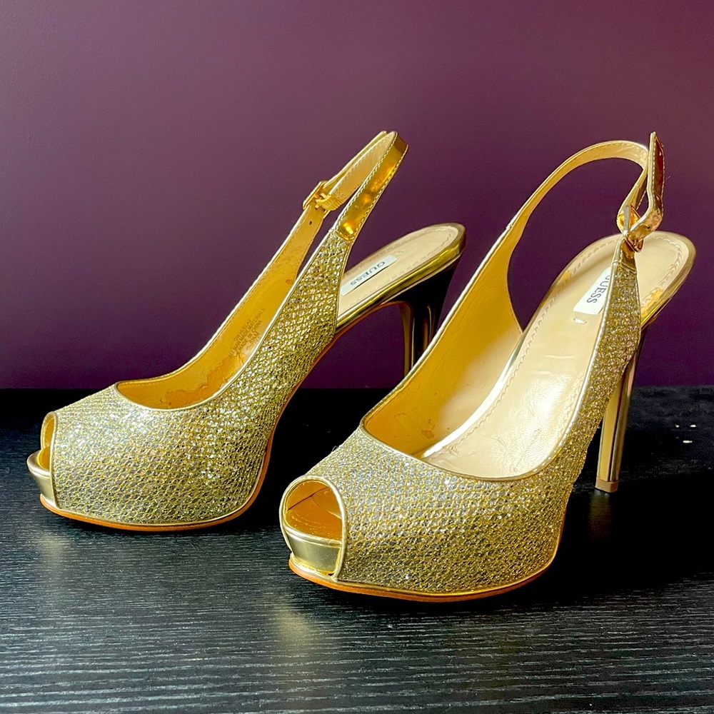 Gold sparkly platform peep-toe pump